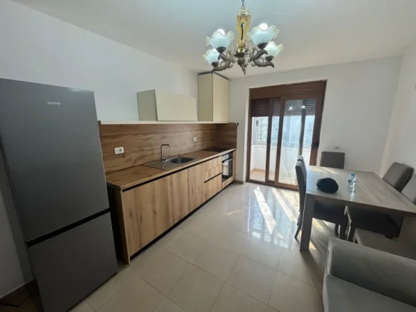 Tirane, jepet me qera apartament 2+1+Ballkon Kati 2, 80 m² 650 € (Kryqezimi i Vasil Shanto)