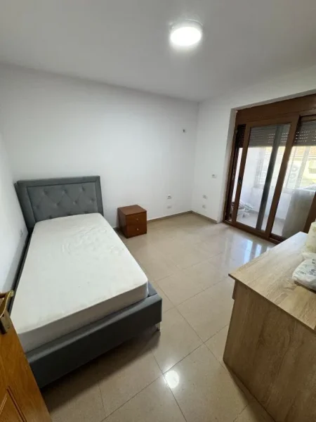 Tirane, jepet me qera apartament 2+1+Ballkon Kati 2, 80 m² 650 € (Kryqezimi i Vasil Shanto)