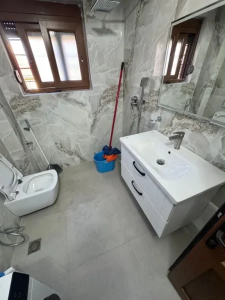 Tirane, jepet me qera apartament 2+1+Ballkon Kati 2, 80 m² 650 € (Kryqezimi i Vasil Shanto)