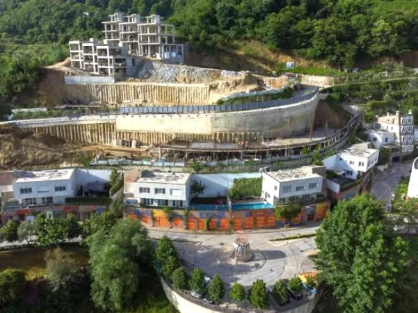 Tirane, shitet apartament duplex Dublex Kati 0, 204 m² 330.000 € (Rruga Kodra e Diellit)