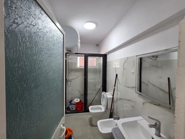 Durres, jepet me qera apartament 1+1 Kati 5, 65 m² 300 € (Shkolla Eftali Koci, Durrës)