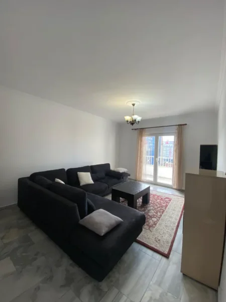 Tirane, jepet me qera apartament 2+1 , 100 m² 600 € (Laprakë)