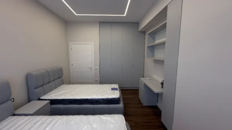 Tirane, jepet me qera apartament 2+1+Ballkon Kati 1, 124 m² 1.000 € (Kodra e Diellit)