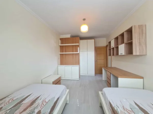 Tirane, shes apartament 3+1 Kati 4, 127 m² 209000 € (Rruga Xhanfize Keko)