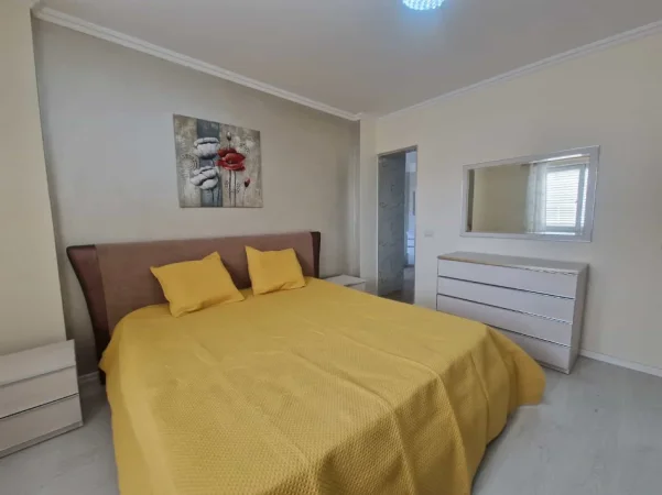 Tirane, shes apartament 3+1 Kati 4, 127 m² 209000 € (Rruga Xhanfize Keko)