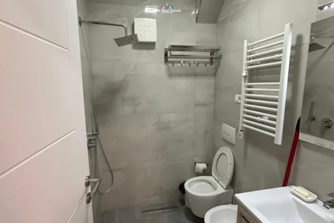 Tirane, jepet me qera apartament 1+1 Kati 1, 60 m² 570 € (Bulevardi Bajram Curri)