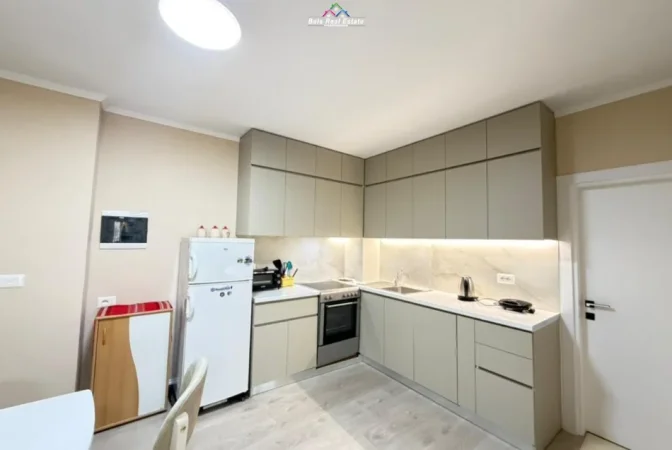 Tirane, jepet me qera apartament 1+1 Kati 4, 60 m² 520 € (Rruga 5 Maj)