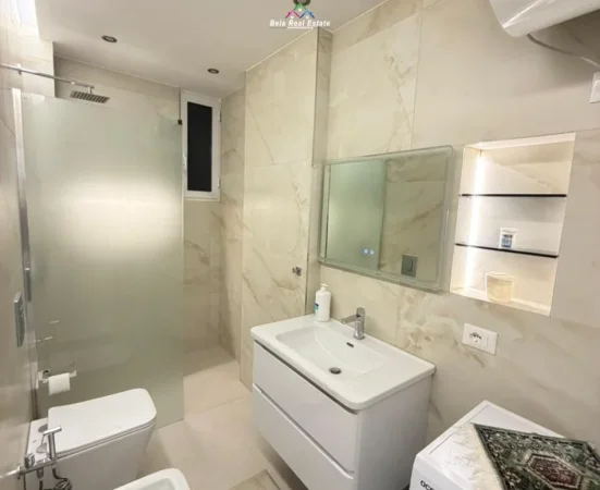 Tirane, jepet me qera apartament 1+1 Kati 4, 60 m² 520 € (Rruga 5 Maj)