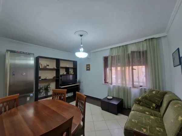Tirane, jepet me qera apartament 1+1 Kati 3, 55 m² 520 € (Rruga e Kavajes)