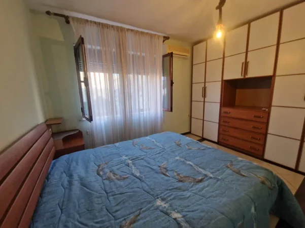 Tirane, jepet me qera apartament 1+1 Kati 3, 55 m² 520 € (Rruga e Kavajes)