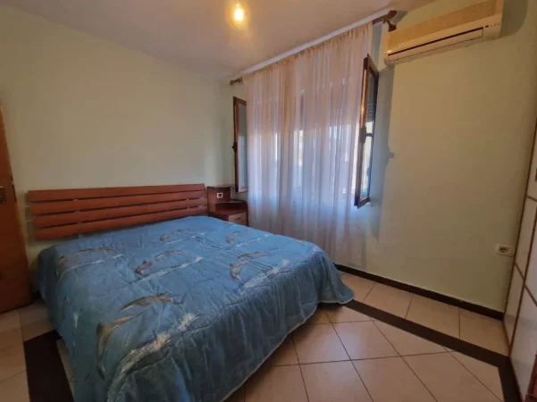 Tirane, jepet me qera apartament 1+1 Kati 3, 55 m² 520 € (Rruga e Kavajes)