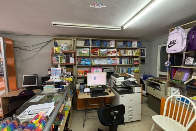 Tirane, jepet me qera ambjent biznesi Kati 0, 25 m² 600 € (Rruga e Barrikadave)