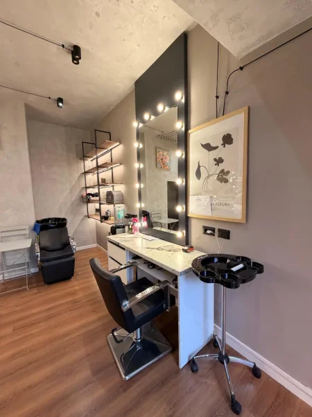 Tirane, shitet dyqan Kati 0, 18 m² (Ura e Nisharakut)