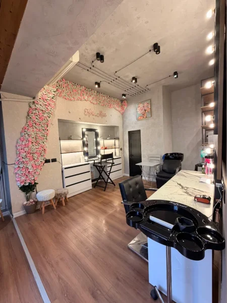 Tirane, shitet dyqan Kati 0, 18 m² (Ura e Nisharakut)