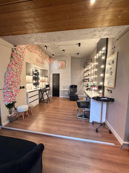 Tirane, shitet dyqan Kati 0, 18 m² (Ura e Nisharakut)