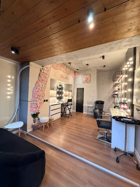 Tirane, shitet dyqan Kati 0, 18 m² (Ura e Nisharakut)