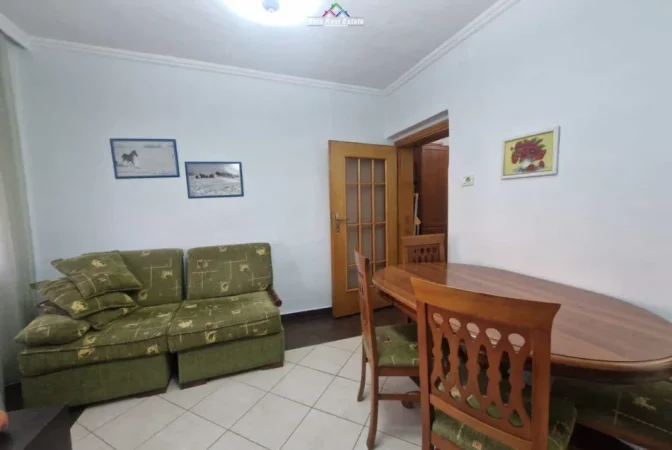 Tirane, jepet me qera apartament 1+1 Kati 3, 55 m² 520 € (Rruga e Kavajes)