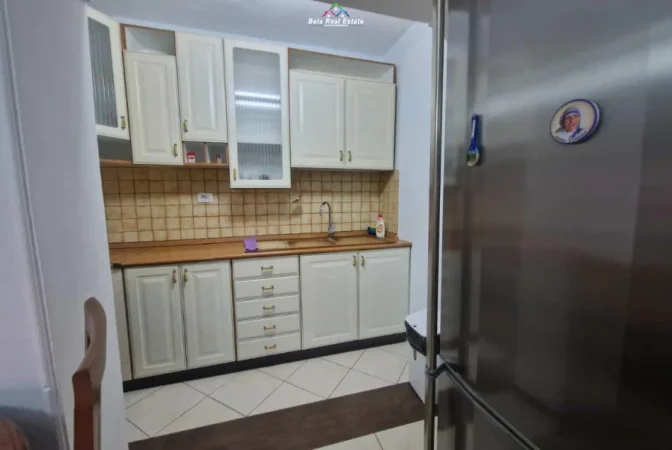Tirane, jepet me qera apartament 1+1 Kati 3, 55 m² 520 € (Rruga e Kavajes)