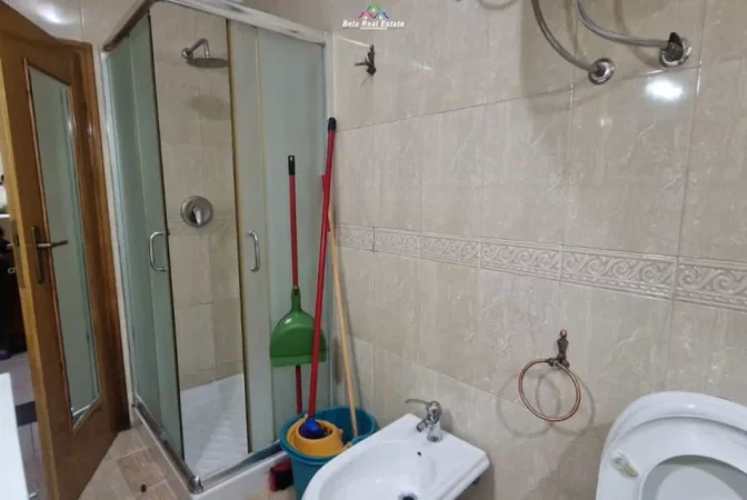 Tirane, jepet me qera apartament 1+1 Kati 3, 55 m² 520 € (Rruga e Kavajes)