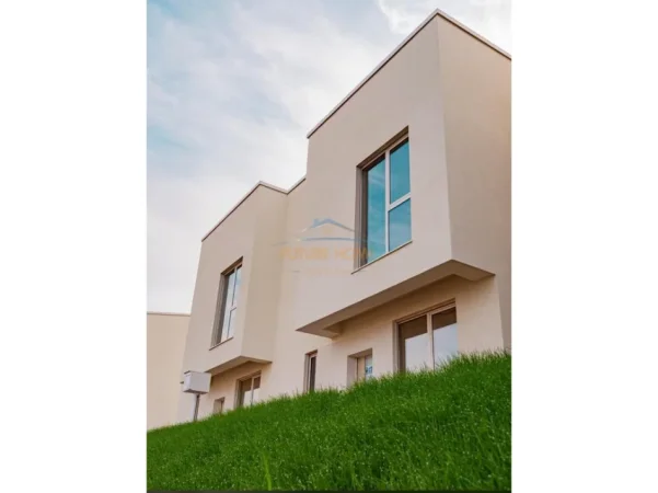 Qera, Vilë+2 Poste Parkimi,Rezidenca ABA,Farkë