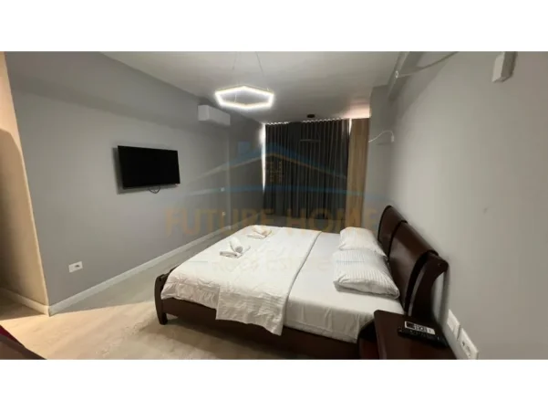 Shitet, Apartament 2+1+2+Post Parkimi, Rruga e Barrikadave, Tiranë