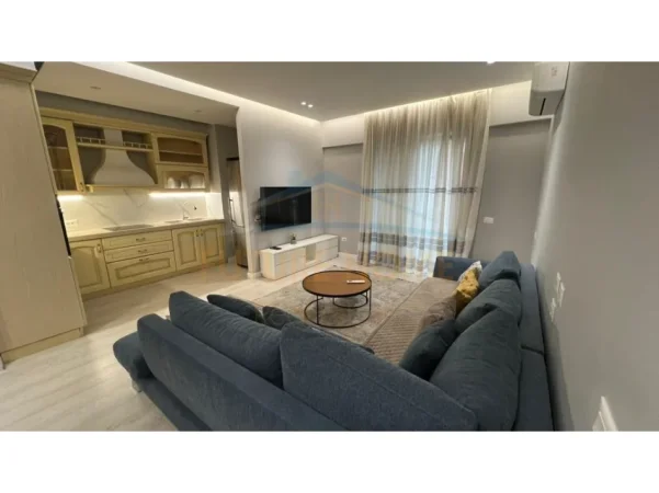 Shitet, Apartament 2+1+2+Post Parkimi, Rruga e Barrikadave, Tiranë