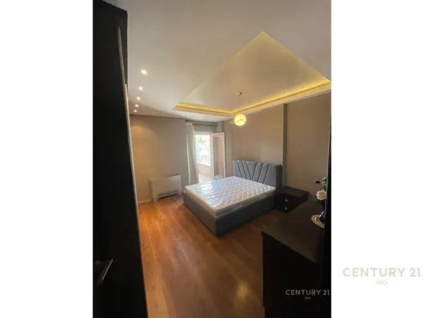 Tirane, jepet me qera apartament 3+1 Kati 4, 143 m² 750 € (Kopshti Botanik)