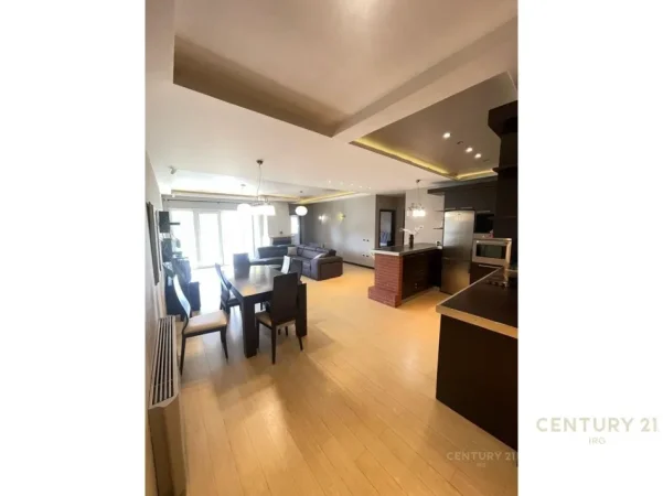 Tirane, jepet me qera apartament 3+1 Kati 4, 143 m² 750 € (Kopshti Botanik)