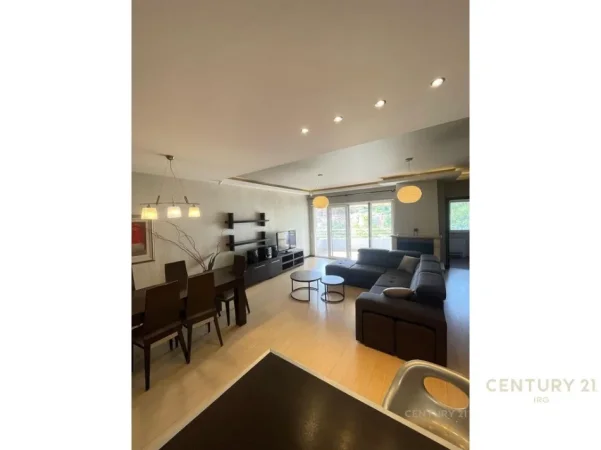 Tirane, jepet me qera apartament 3+1 Kati 4, 143 m² 750 € (Kopshti Botanik)