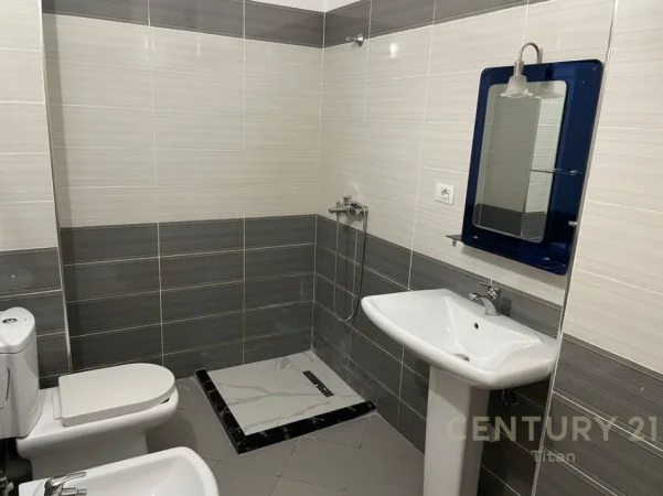 Tirane, jepet me qera apartament 1+1 , 68 m² 500 € (Don Bosco)