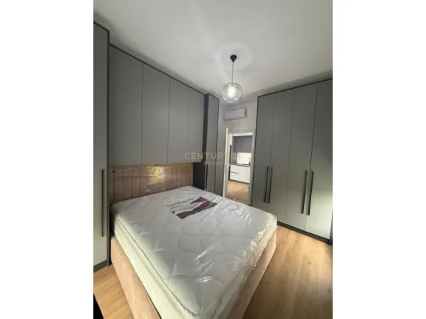 Tirane, jepet me qera apartament 1+1 , 43 m² 420 € (Fresk)