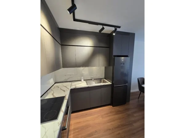 Tirane, jepet me qera apartament 1+1 , 77 m² 800 € (Spitali i Kafsheve)