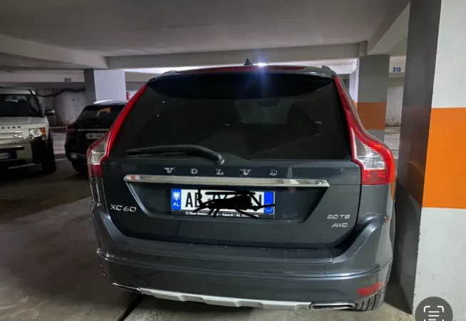 Tirane, Shitet SUV Volvo Benzin+Gaz, Gri e erret, Automatike, Klima, 158 000 km - 13.500 eur