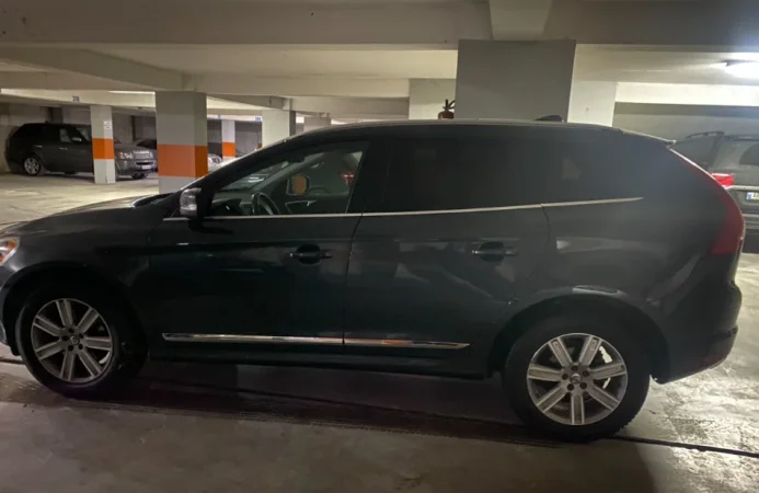 Tirane, Shitet SUV Volvo Benzin+Gaz, Gri e erret, Automatike, Klima, 158 000 km - 13.500 eur