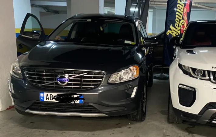 Tirane, Shitet SUV Volvo Benzin+Gaz, Gri e erret, Automatike, Klima, 158 000 km - 13.500 eur