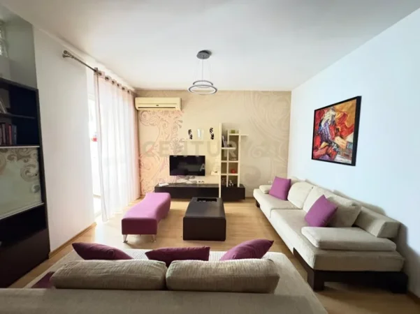 Tirane, jepet me qera apartament 2+1 , 100 m² 700 € (Pazari i ri)