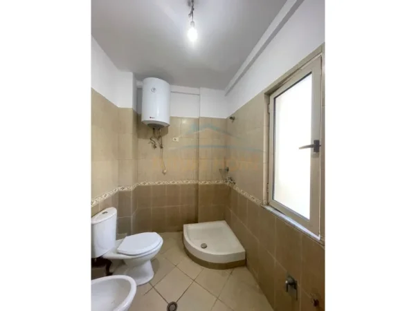 Tirane, jepet me qera apartament 1+1+Ballkon Kati 3, 65 m² 500 € (Rruga Bill Klinton, Kodra e Diellit)