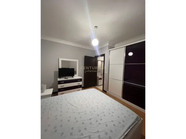Tirane, jepet me qera apartament 1+1 Kati 4, 65 m² 700 € (delijorgji)
