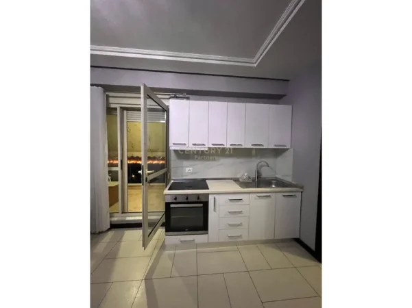 Tirane, jepet me qera apartament 1+1 Kati 4, 65 m² 700 € (delijorgji)