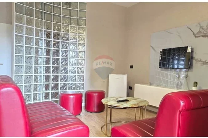 Tirane, jepet me qera apartament , 100 m² 1.500 € (Sheshi Skënderbej)