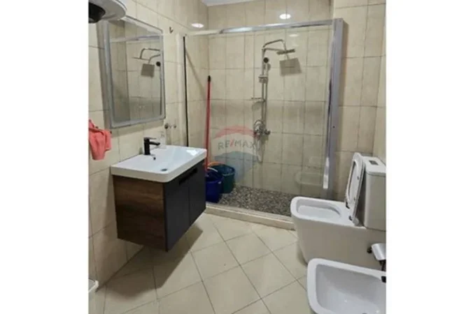 Tirane, jepet me qera apartament , 100 m² 1.500 € (Sheshi Skënderbej)