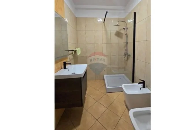 Tirane, jepet me qera apartament , 100 m² 1.500 € (Sheshi Skënderbej)