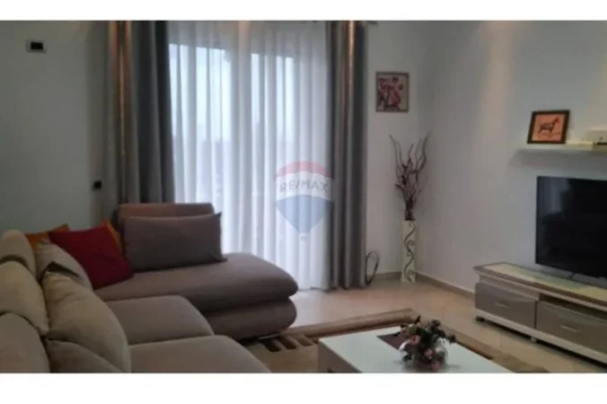 Tirane, jepet me qera apartament Kati 3, 100 m² 700 € 