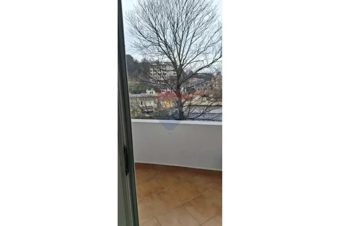 Tirane, jepet me qera apartament Kati 3, 100 m² 700 € 