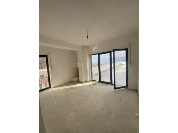 Tirane, shitet apartament Kati 2, 260.000 € 