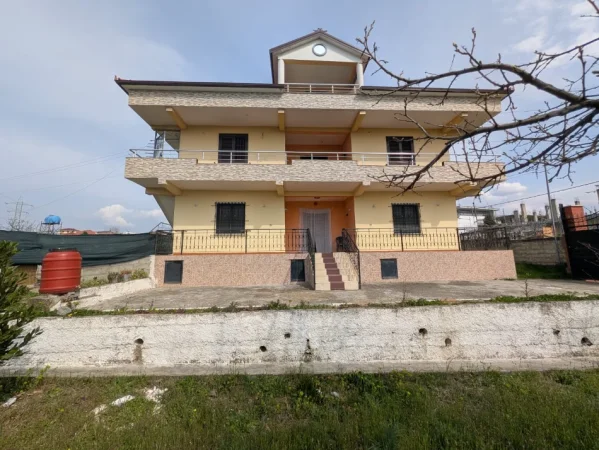 Jepet me qera shtepi 3+1+Ballkon Kati 1, 120 m² 400 € (Rruga Mehmet Gjevori)