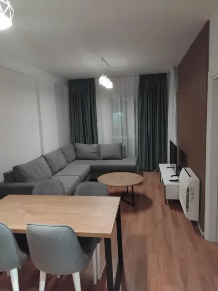 Tirane, jepet me qera apartament 1+1 Kati 3, 65 m² 400 € (Univers City)