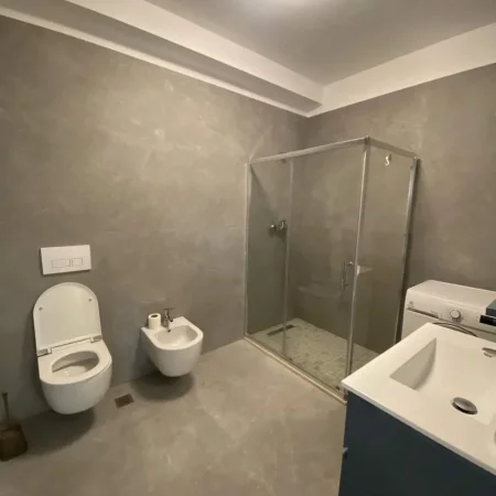 Tirane, jepet me qera apartament 3+1+Ballkon Kati 6, 130 m² 785 € (Rruga Andrea Kushi)