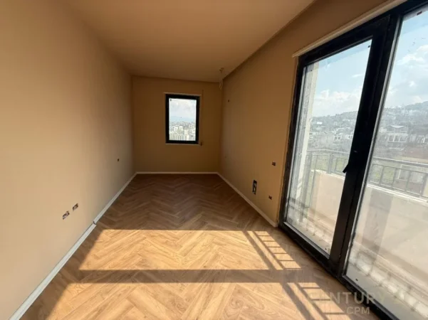 Tirane, shitet apartament 2+1+Ballkon Kati 5, 120 m² 295.000 € (liqeni i thate hamdi garunja)