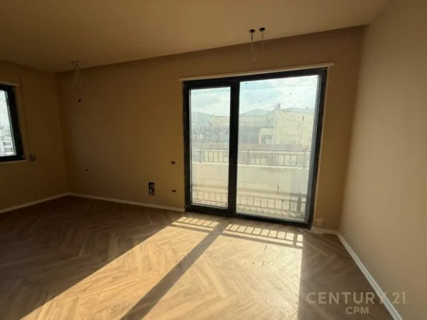 Tirane, shitet apartament 2+1+Ballkon Kati 5, 120 m² 295.000 € (liqeni i thate hamdi garunja)